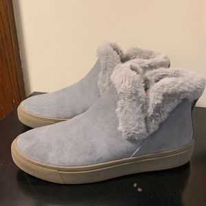 Cougar Waterproof Boot/Sneaker Size 9